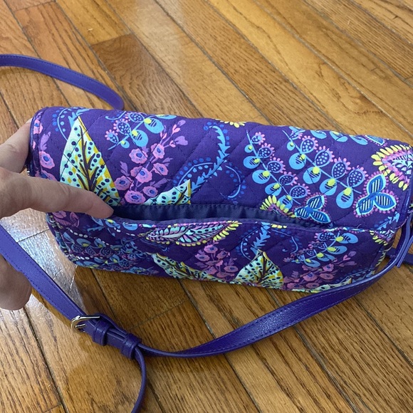 VERA BRADLEY Turn lock Crossbody Batik Leaves  Foldover Expandable Shoulderbag - Picture 4 of 11
